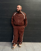 S / marrone