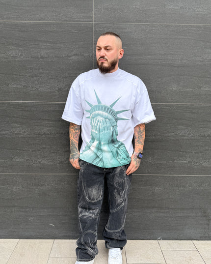 T-Shirt + Jeans