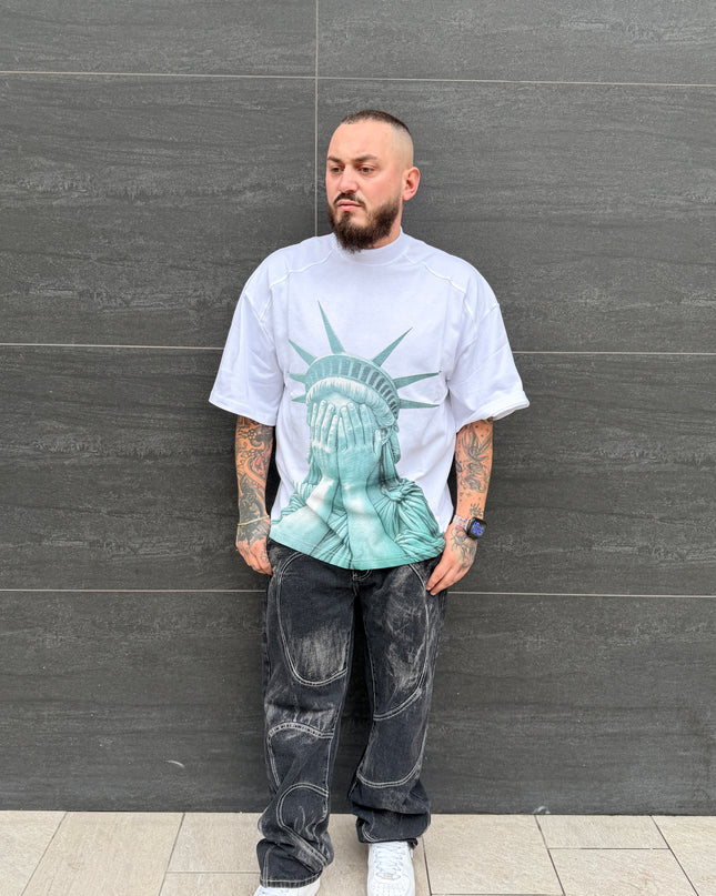 T-Shirt + Jeans
