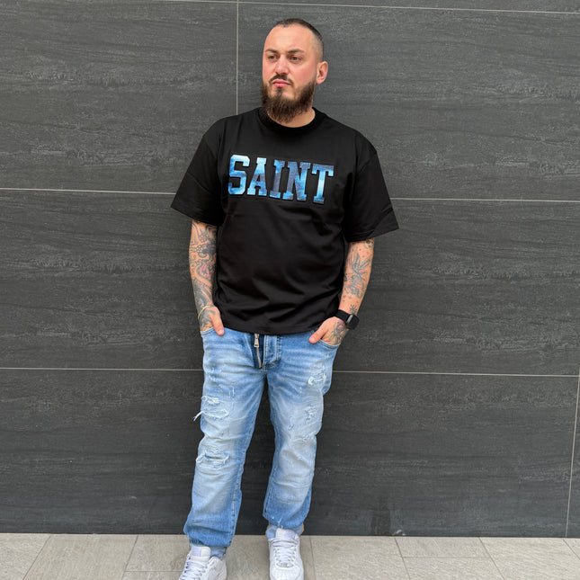 T-Shirt + Jeans