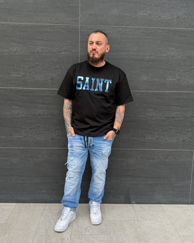 T-Shirt + Jeans
